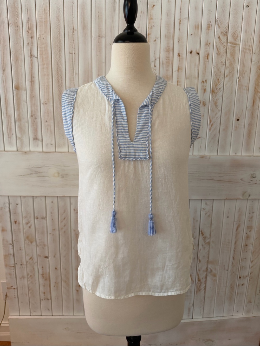 Vineyard Vines White Linen Sleeveless Top with Light Blue Stripe Trim